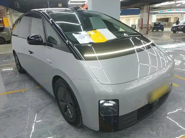 Li Auto MEGA — Фото автомобиля 3