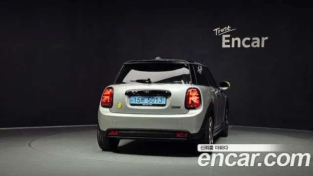 MINI Cooper Electric — Фото автомобиля 4