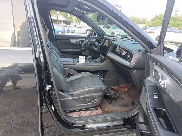 GAC Trumpchi GS8 — Фото автомобиля 17