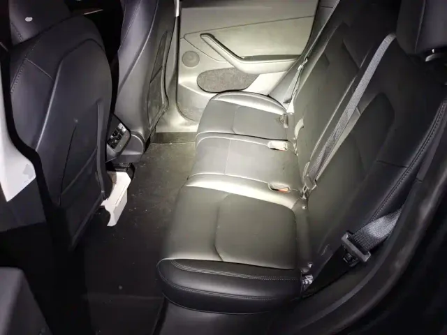 Tesla Model Y — Фото автомобиля 13
