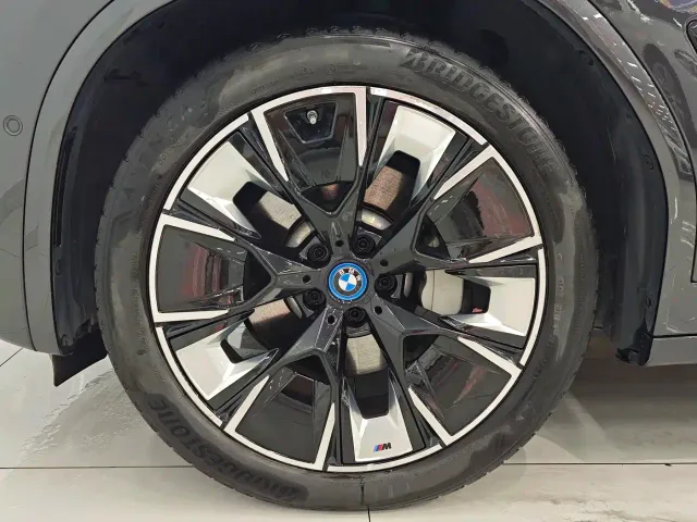 BMW iX3 — Фото автомобиля 10
