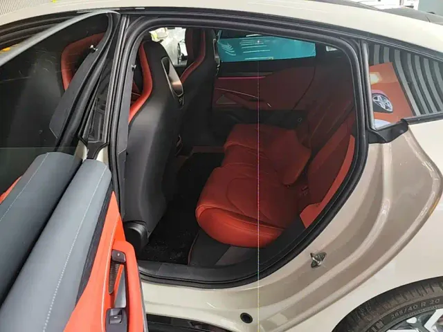 Xiaomi SU7 — Фото автомобиля 16