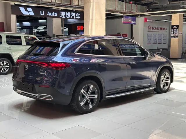 Mercedes-Benz EQE SUV — Фото автомобиля 6
