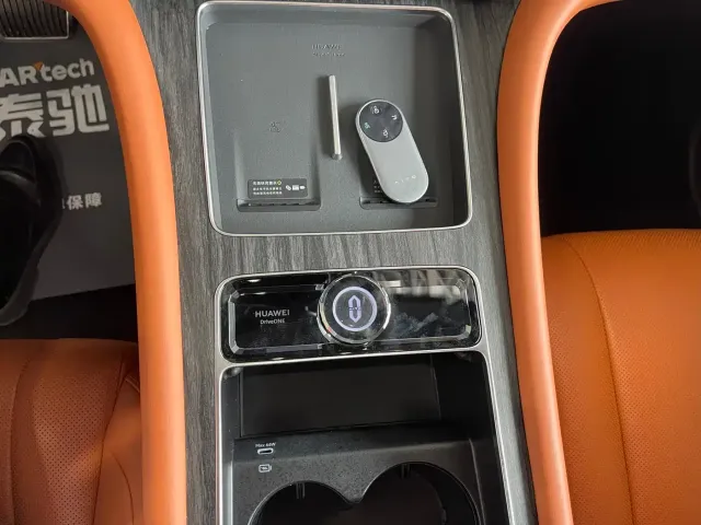 AITO Wenjie AITO M9 2024 Extended Range Ultra 42kWh 6-Seater — Фото автомобиля 18