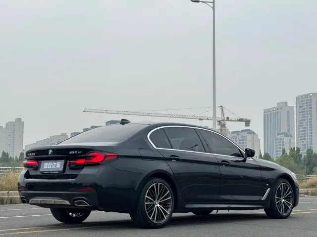 BMW 5 Series — Фото автомобиля 10