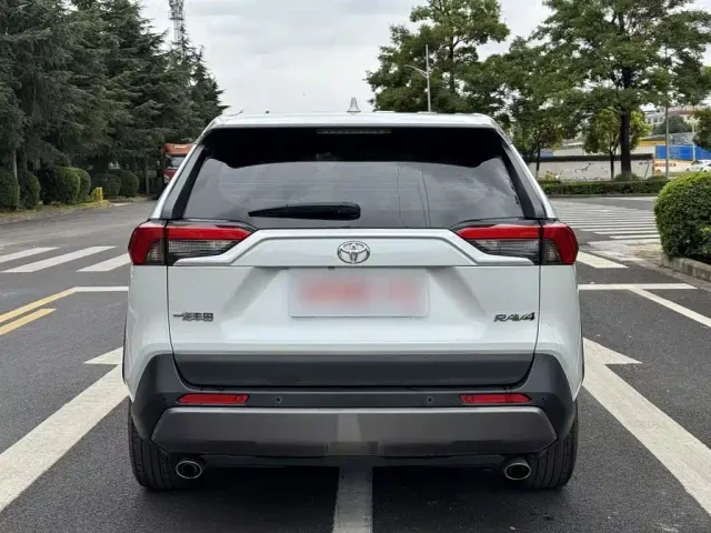 Toyota RAV4 — Фото автомобиля 8