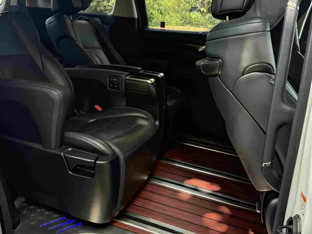 Toyota Vellfire — Фото автомобиля 13