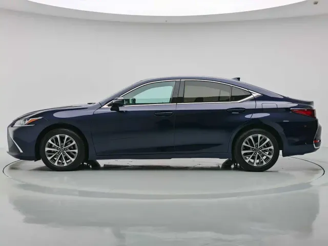 Lexus ES — Фото автомобиля 16