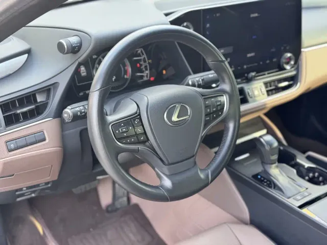 Lexus ES — Фото автомобиля 6