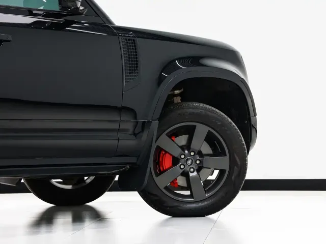 Land Rover Defender — Фото автомобиля 22