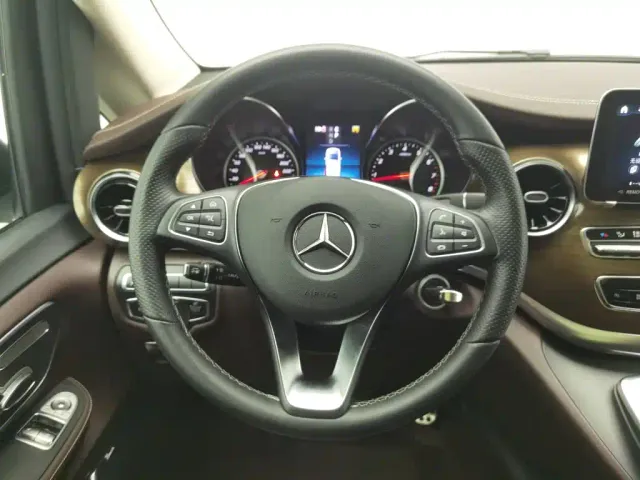 Mercedes-Benz V-Class — Фото автомобиля 11