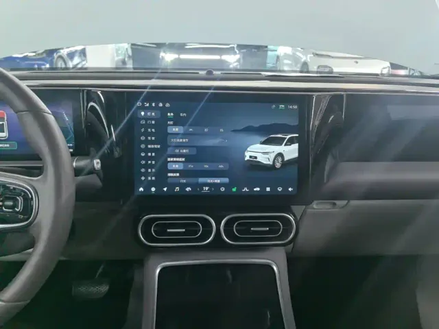 Leapmotor C11 — Фото автомобиля 12