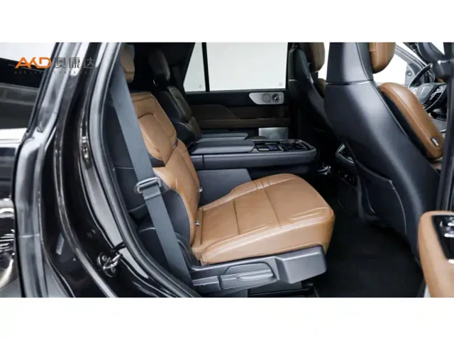 Lincoln Navigator — Фото автомобиля 8