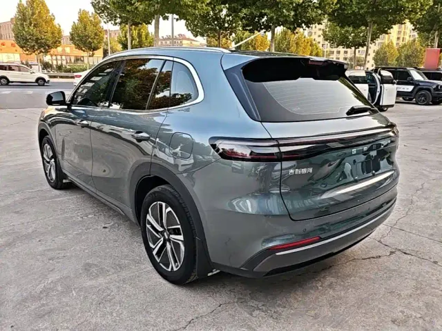 Geely Galaxy Starship 7 EM-i — Фото автомобиля 4