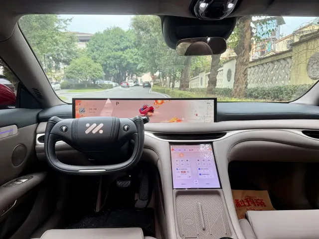 IM Motors L6 — Фото автомобиля 15