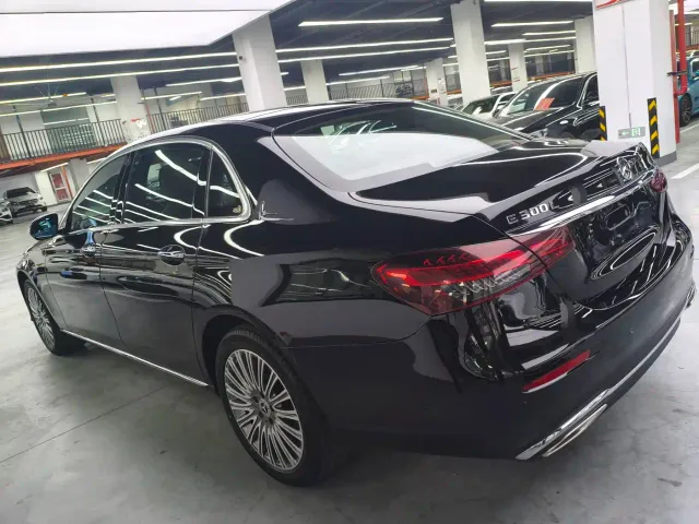 Mercedes-Benz E-Class — Фото автомобиля 10