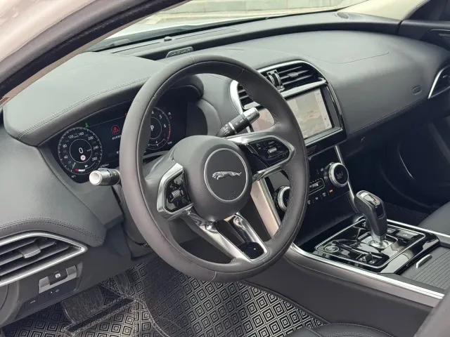 Jaguar XEL — Фото автомобиля 6