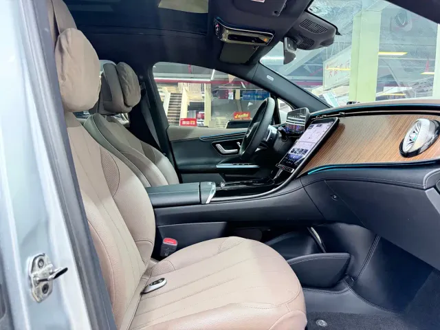 Mercedes-Benz EQE SUV — Фото автомобиля 9