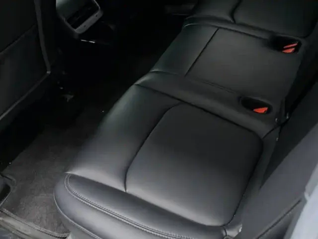 Tesla Model Y — Фото автомобиля 11