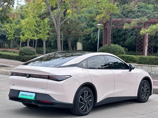 Arcfox Alpha S5 — Фото автомобиля 4