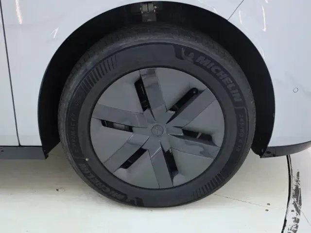 Li Auto MEGA — Фото автомобиля 14