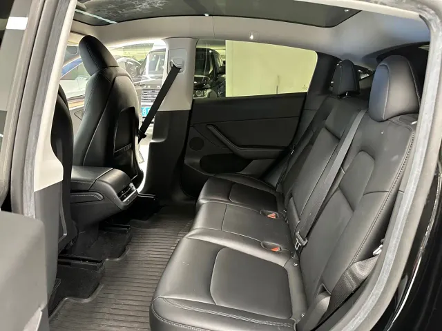 Tesla Model Y — Фото автомобиля 14