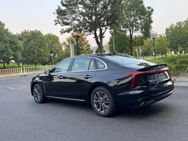 Hongqi H5 — Фото автомобиля 7