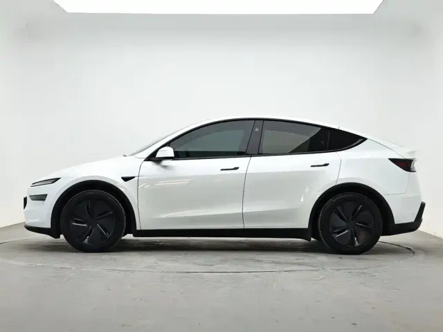 Tesla Model Y — Фото автомобиля 6