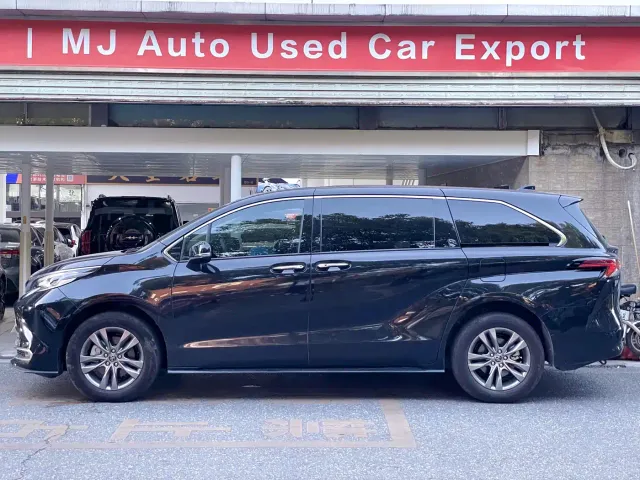 Toyota Sienna — Фото автомобиля 3