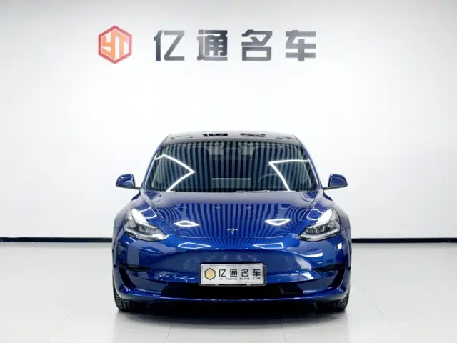 Tesla Model 3 — Фото автомобиля 2