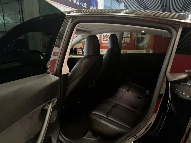 Tesla Model Y — Фото автомобиля 9