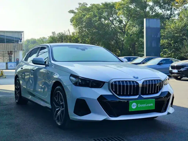 BMW i5 — Фото автомобиля 3