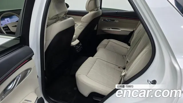 Genesis GV70 — Фото автомобиля 16