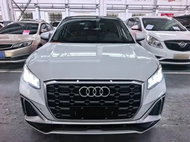 Audi Q2L — Фото автомобиля 2