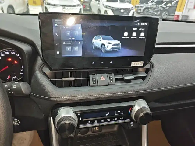 Toyota RAV4 — Фото автомобиля 12