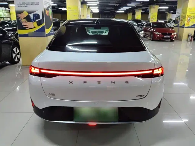 Xpeng P5 — Фото автомобиля 5