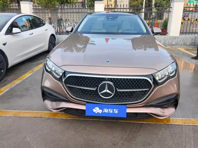Mercedes-Benz E-Class — Фото автомобиля 2