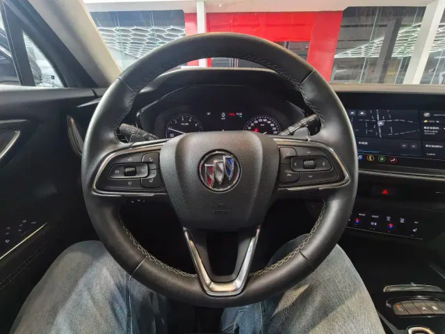 Buick Envision Plus — Фото автомобиля 13