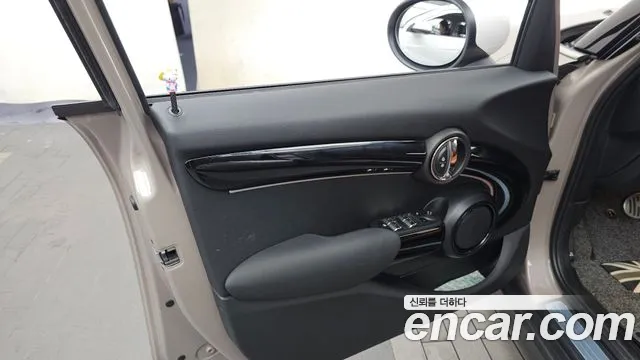 Mini Cooper Cooper 5 дверей Classic — Фото автомобиля 24