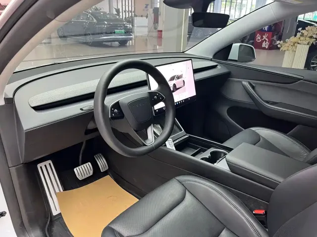 Tesla Model Y — Фото автомобиля 5