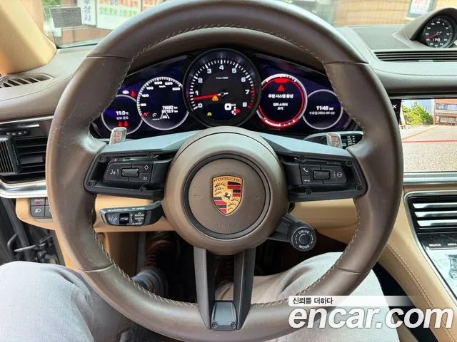 Porsche Panamera — Фото автомобиля 11
