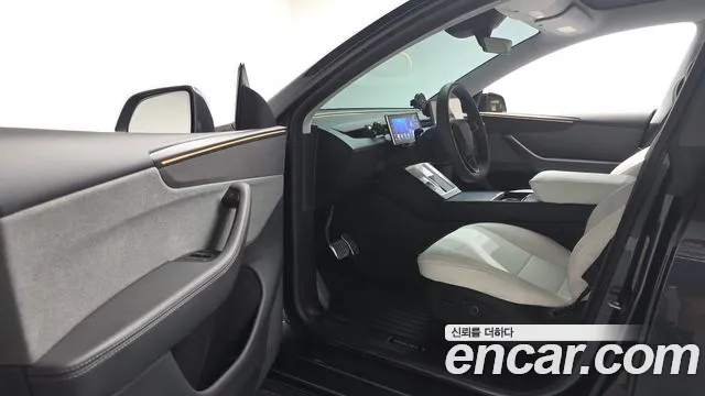 Tesla Model Y — Фото автомобиля 9