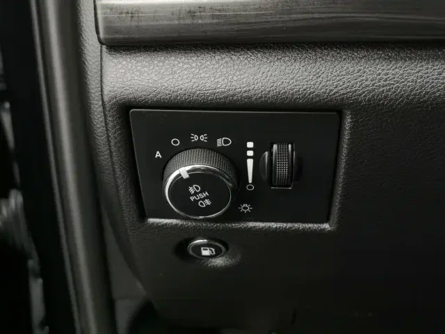Jeep Grand Cherokee — Фото автомобиля 21