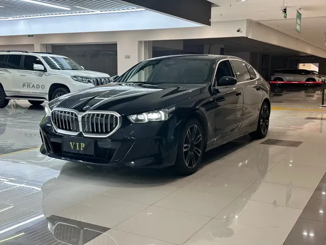 Фотография автомобиля — BMW 5 Series