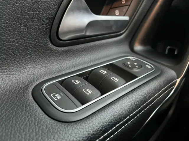 Mercedes-Benz A-Class — Фото автомобиля 11