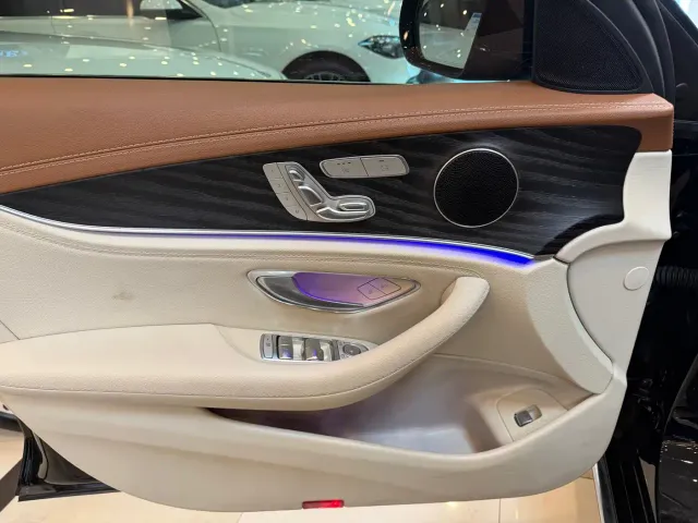 Mercedes-Benz E-Class — Фото автомобиля 5