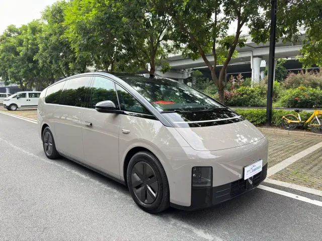 Li Auto MEGA — Фото автомобиля 3