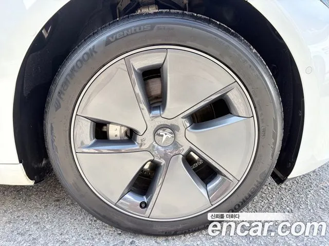 Tesla Model 3 — Фото автомобиля 16