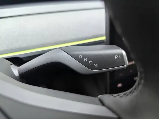 Tesla Model Y — Фото автомобиля 13