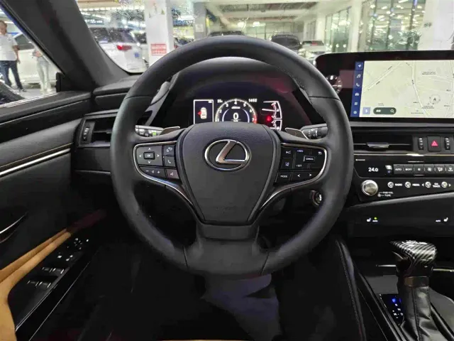 Lexus ES — Фото автомобиля 8